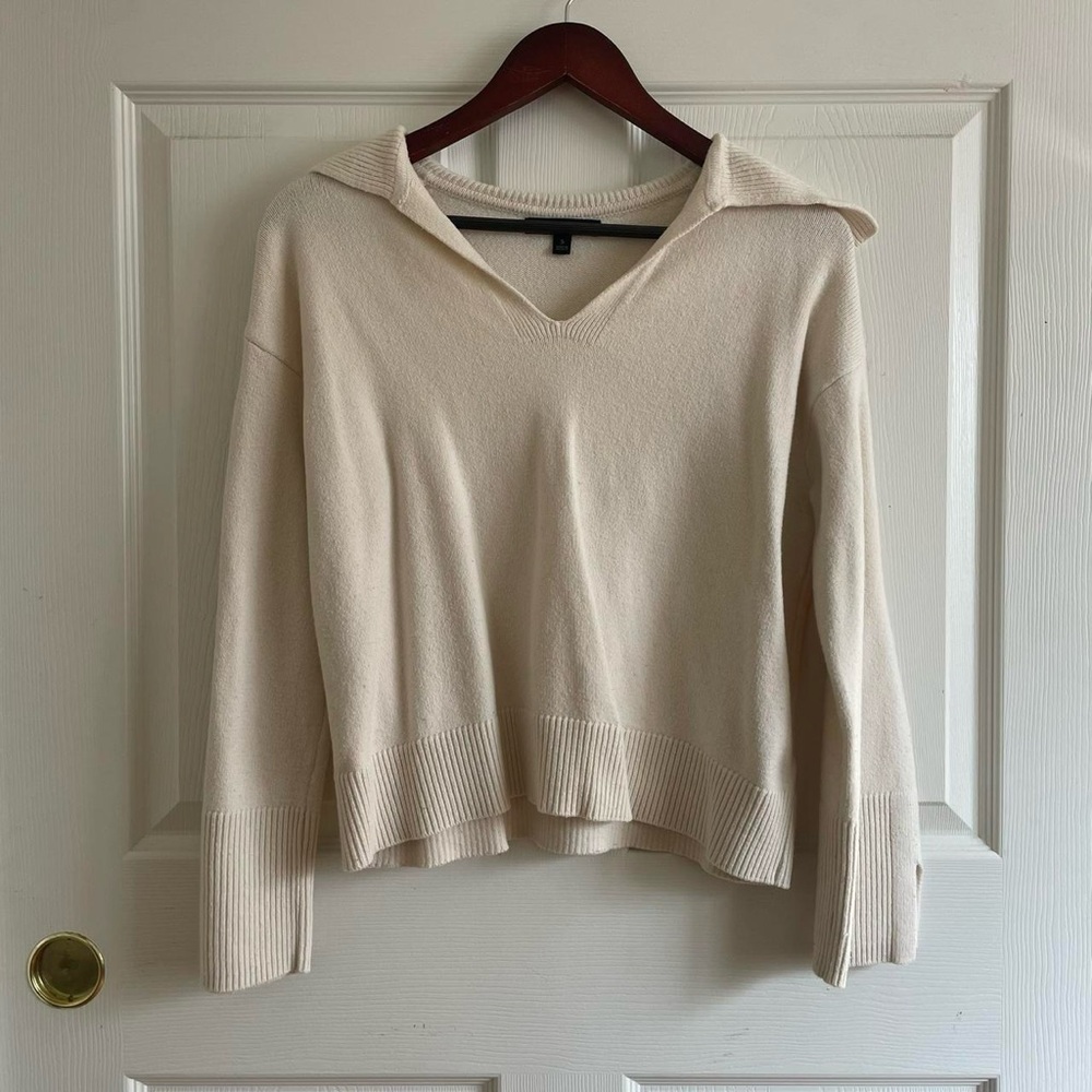 Banana Republic Cream V-Neck Sweater